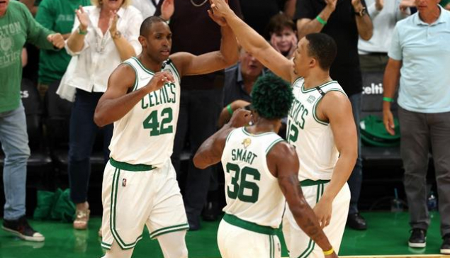 Los Celtics se le adelantan a los Warrios en las finales de la NBA 