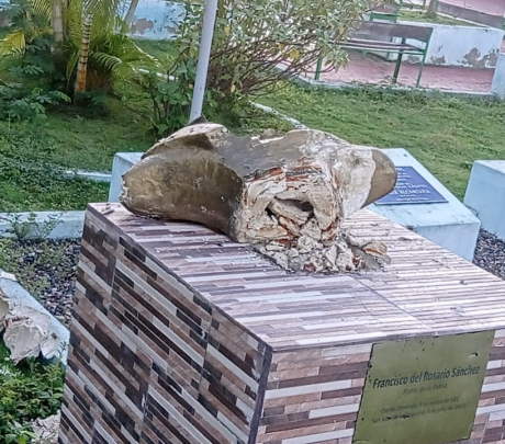 Destruyen busto de Sánchez en el parque de Hato Damas