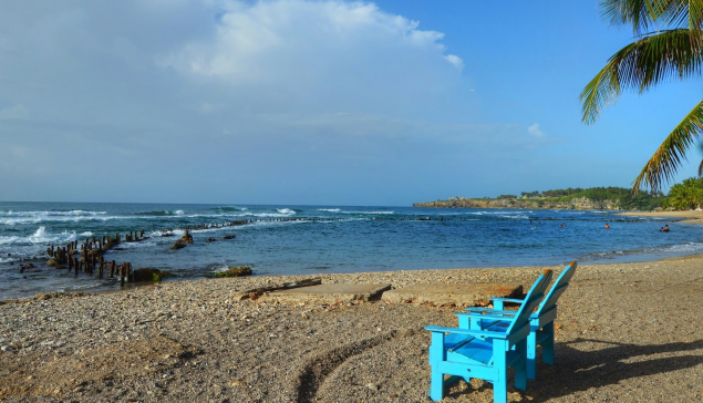 Playas de San Cristóbal lucen con pocos visitantes