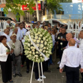 Depositan flores blancas en memoria de fallecidos en tragedia de discoteca Jet Set 