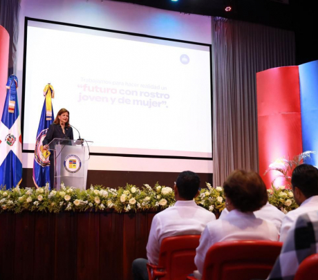 Politécnico Loyola: Vicepresidenta Raquel Peña imparte conferencia a la juventud