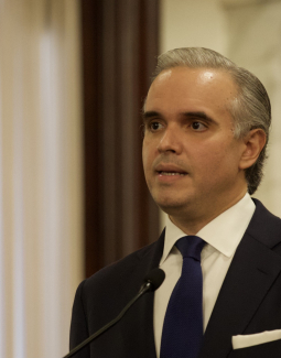 Educación impartirá otra vez asignatura de Moral y Cívica