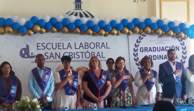 Vicepresidenta Raquel Peña encabeza graduación de la Escuela Laboral de San Cristóbal
