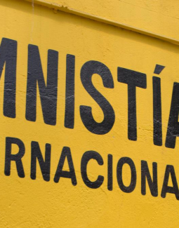 Amnistía Internacional pide frenar las deportaciones colectivas