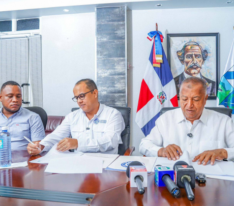 Convenio interinstitucional firman Ayuntamiento de San Cristóbal y la Cámara de Comercio y Producción
