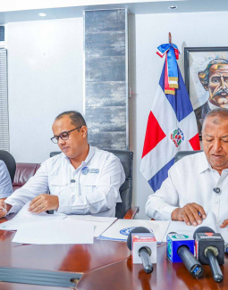 Convenio interinstitucional firman Ayuntamiento de San Cristóbal y la Cámara de Comercio y Producción