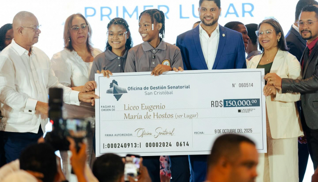 Senador Gustavo Lara Salazar reconoce el compromiso y esfuerzo de los participantes del programa “Labor Social y Promoción de Cultura Ciudadana”