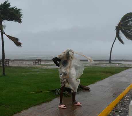Huracán Melissa golpea Jamaica con vientos y lluvias fuertes