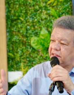 Leonel Fernández afirma ``gobierno está en bancarrota`` 