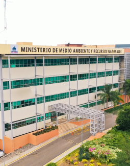 Medio Ambiente inicia proceso legal contra Fuerza del Pueblo por señalar irregularidades en permisos ambientales