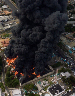 Incendio afecta instalaciones de negocio en el sector El Cajuilito