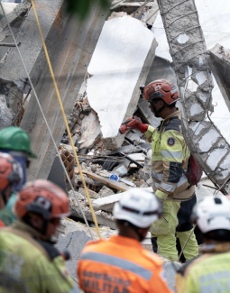 Ocho personas mueren tras derrumbe de un asilo en Brasil