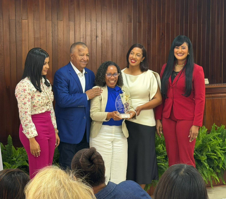 Alcalde Nelson de la Rosa encabeza acto de reconocimiento a Mujeres de Impacto de provincia de San Cristóbal 