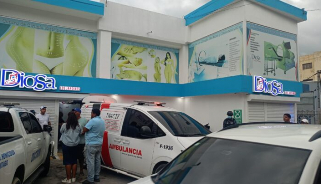 Cierran clínica donde murió mujer de 32 años que se sometió a cirugía