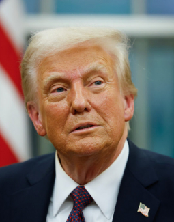 Presidente Trump acude a la Corte Suprema para limitar el derecho a la ciudadanía Estadounidense