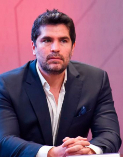 Actor Eduardo Verástegui propone construir capilla en terrenos de Jet Set 