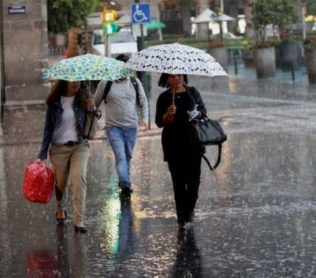 COE mantiene 13 provincias en alerta por incidencia de vaguada