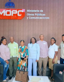 Autoridades y comunitarios de Hato Damas acuden a Obras Públicas en busca de auxilio para perjudicados con las lluvias