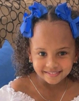 Autopsia revela muerte violenta de niña en Sabana Toro; madre enfrenta acusación por homicidio