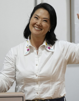 Keiko Fujimori aventaja a su rival Roberto Sánchez por la presidencia de Perú