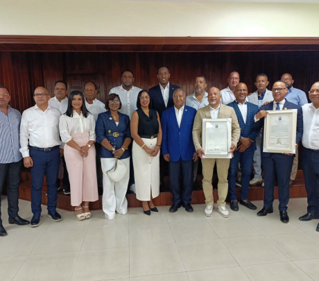 Sala Capitular reconoce a destacados empresarios y personalidades de San Cristóbal