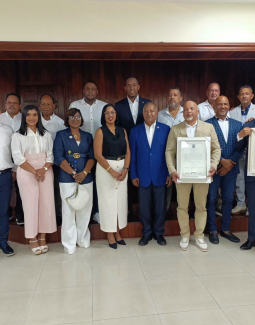 Sala Capitular reconoce a destacados empresarios y personalidades de San Cristóbal