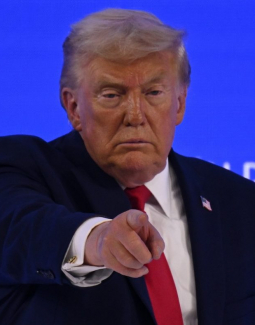 Trump advierte que Irán no recibirá fondos contemplados en acuerdo para poner fin a guerra