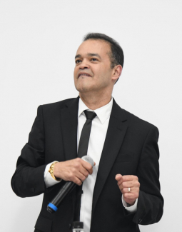 El próximo 29 de junio serán expuestos en el Teatro Nacional los restos de Alex Bueno