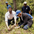 Senador de San Cristóbal y presidente del senado encabezan jornada de reforestación en la cuenca alta del río Nizao